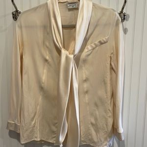 GORGEOUS VINTAGE CHANEL BOUTIQUE SILK BLOUSE!